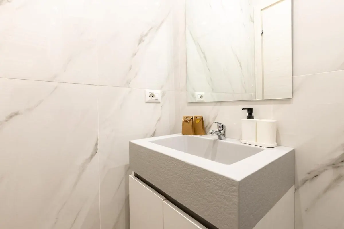 Edoardo' S House - Milan City - By Host4U 0*,  Italy